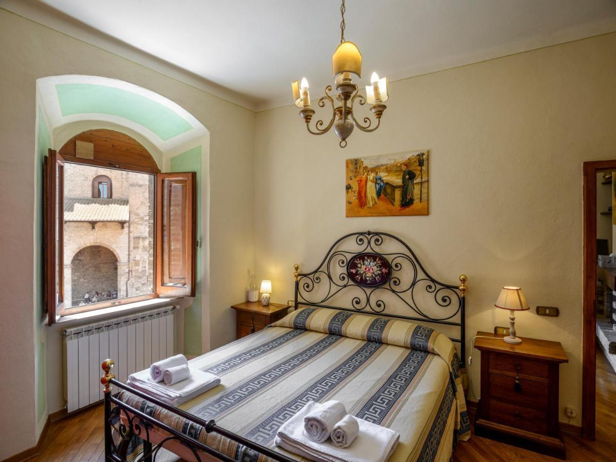 Sangi Studio Apartment - With Amazing View Of The Duomo San Gimignano Extérieur photo
