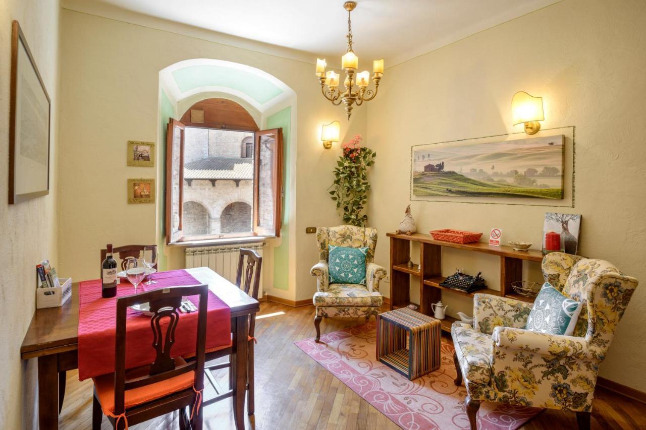 Sangi Studio Apartment - With Amazing View Of The Duomo San Gimignano Extérieur photo